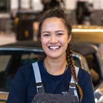 Ausbildung als Kraftfahrzeugtechnikerin - Personenkraftwagentechnik bei der Porsche Inter Auto GmbH & Co KG